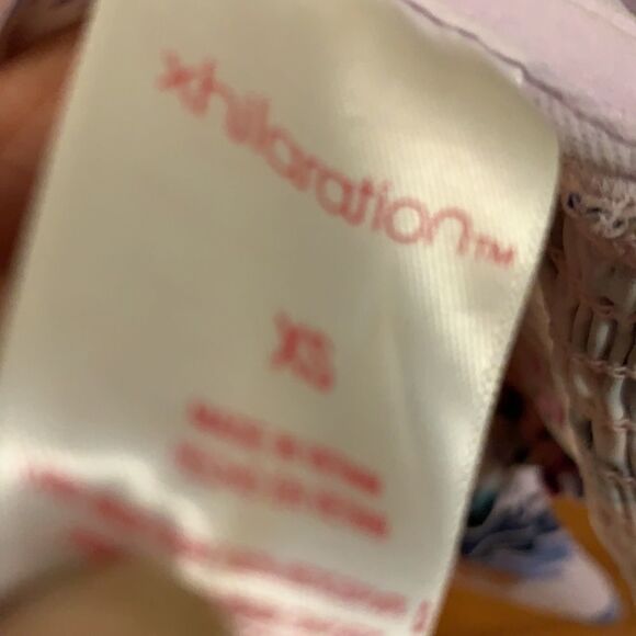 Extra small top and small bikini bottom swimsuit - Picture 4 of 5